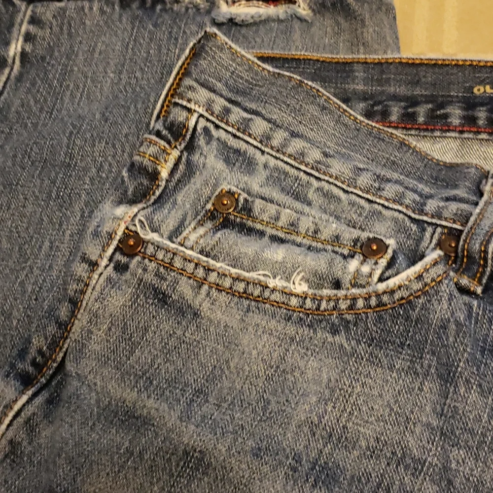Old Navy Straight Leg Jeans (0315) - Picture 3 of 10